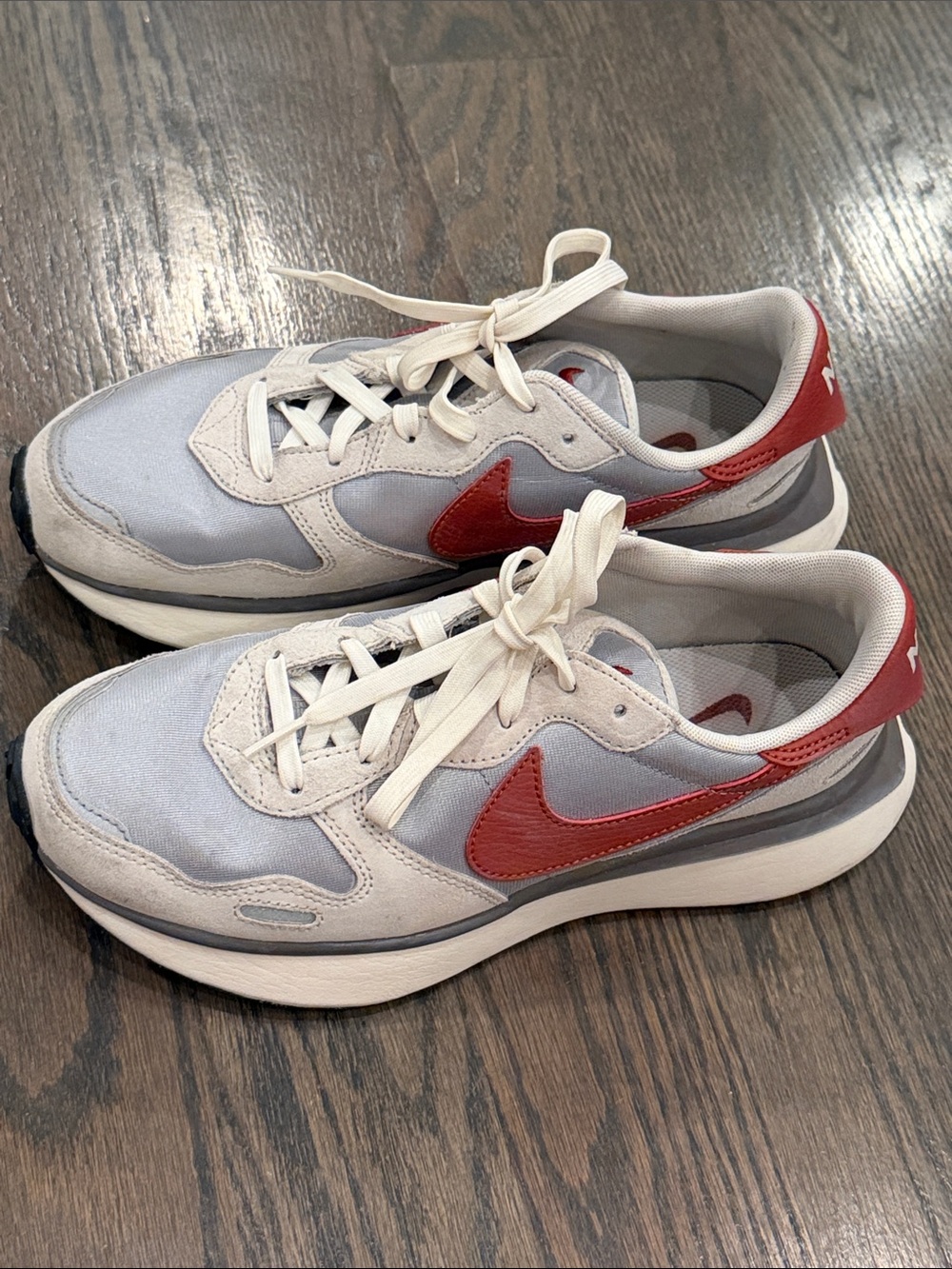 Nike women’s phoenix waffle sneakers 9.5